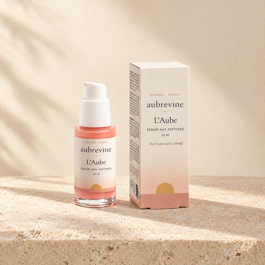 L'Aube, sérum aux peptides Aubrevine, flacon et étui